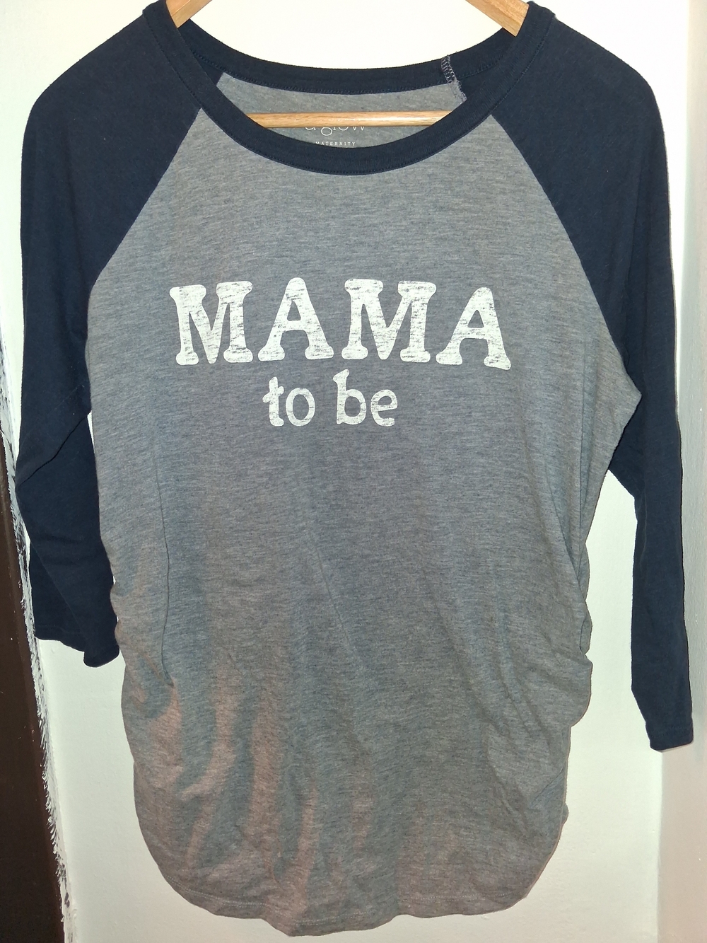 a:glow Gray & Navy Raglan "MAMA to be" Tee